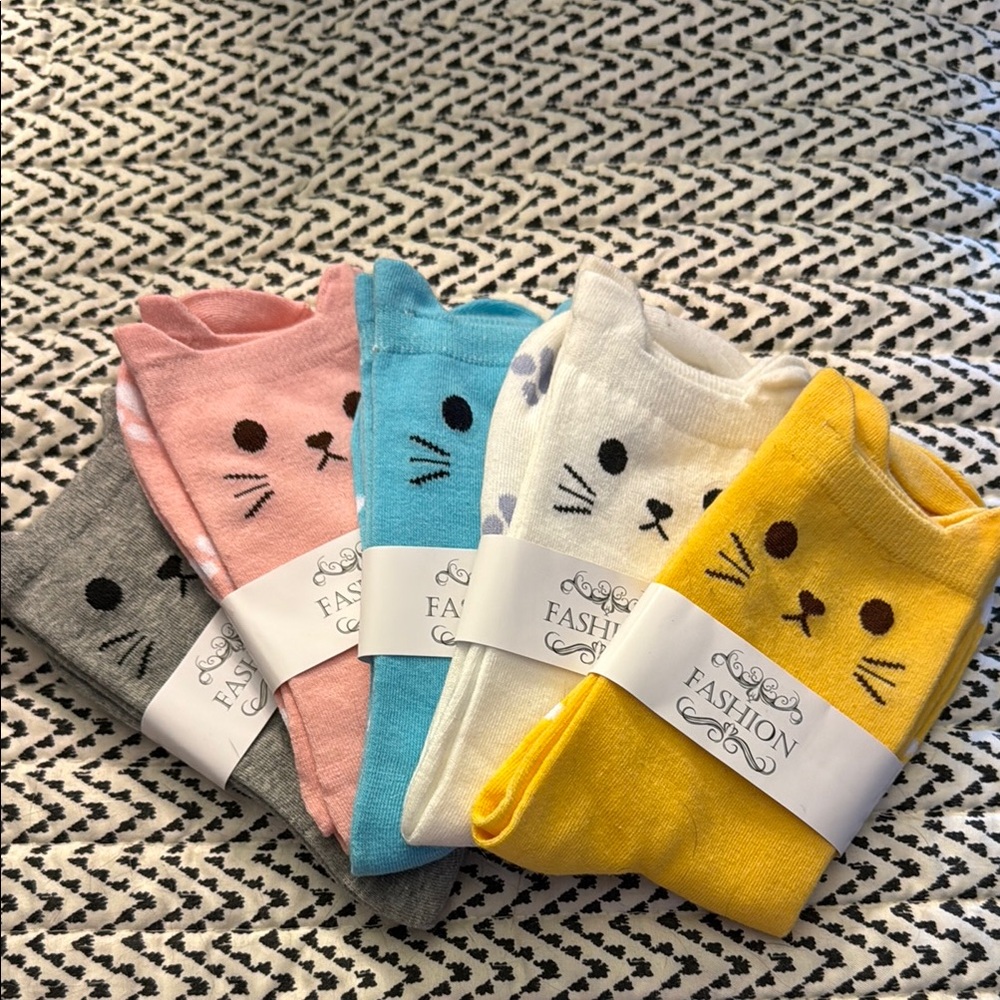 Cute Cat Face Ankle Socks Set of 5. Pastel colors